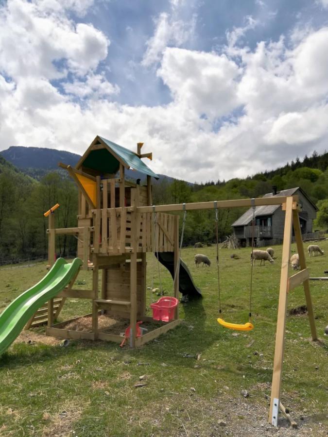 Les Chalets De La Foret D'Issaux Osse-en-Aspe Eksteriør billede