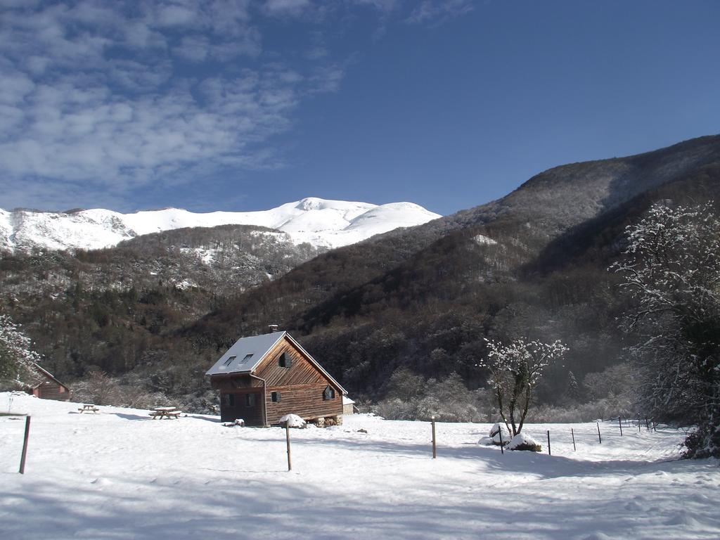 Les Chalets De La Foret D'Issaux Osse-en-Aspe Eksteriør billede